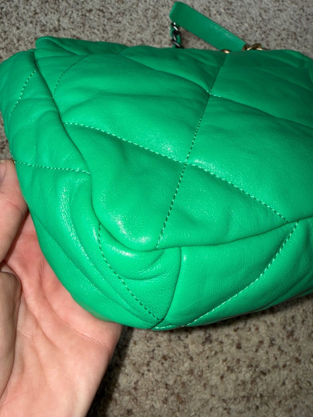 Chanel 19 Green Handbag size Large - Picture 4 of 13